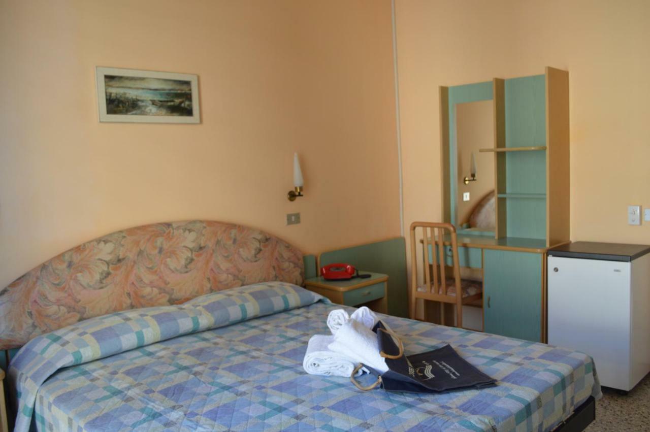 Hotel Lauretta Bellaria-Igea Marina Exterior photo
