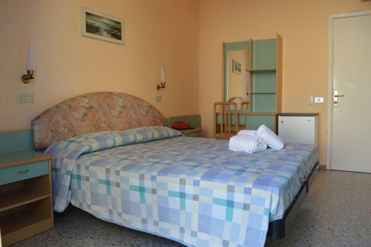 Hotel Lauretta Bellaria-Igea Marina Exterior photo