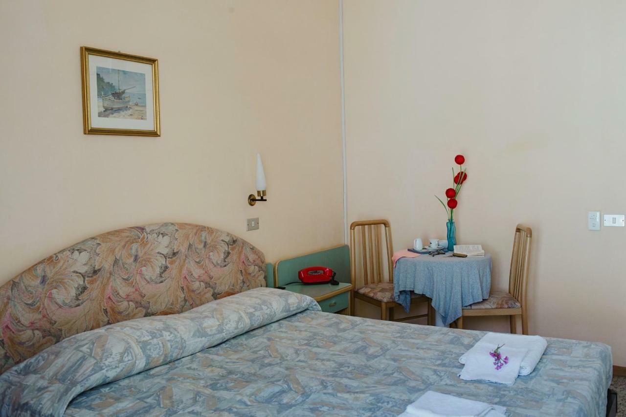 Hotel Lauretta Bellaria-Igea Marina Exterior photo